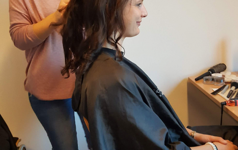 Die Friseurin in voller Fahrt
